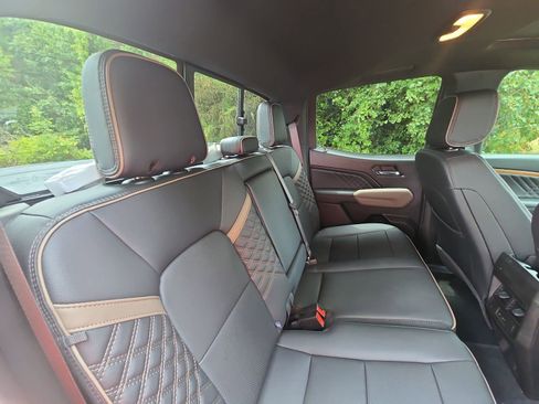 Used 2026 GMC Canyon Denali AWD/4WD image 11