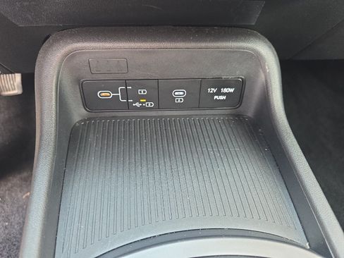 Used 2025 Hyundai Kona SEL FWD image 31