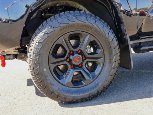 Used 2022 Toyota Tacoma SR5 RWD image 9