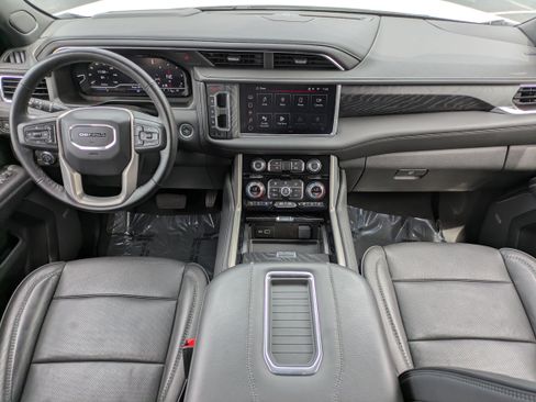 Used 2024 GMC Yukon XL Denali AWD/4WD image 15