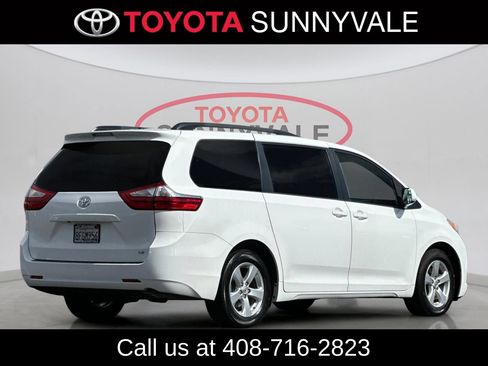 Used 2016 Toyota Sienna LE FWD image 3