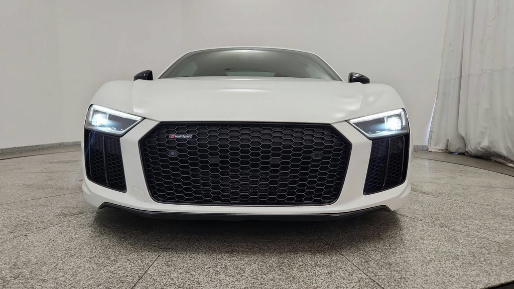 Used 2018 Audi R8 V10 RWD image 10