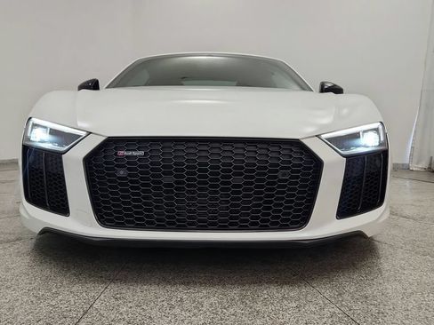 Used 2018 Audi R8 V10 RWD image 10