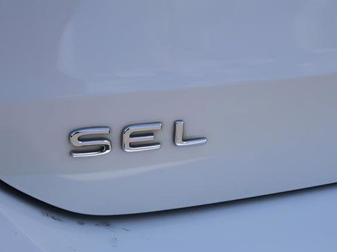 Certified 2022 Volkswagen Taos SEL AWD/4WD image 7