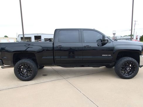 Used 2019 Chevrolet Silverado 2500 LT AWD/4WD image 4