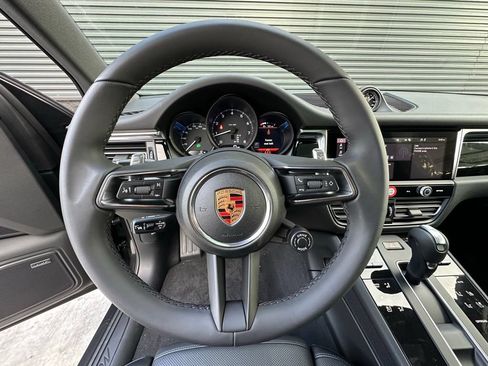 Used 2026 Porsche Macan AWD/4WD image 15