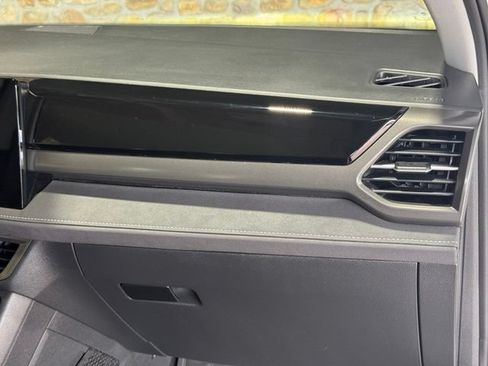 Used 2025 Volkswagen Taos SE FWD image 29