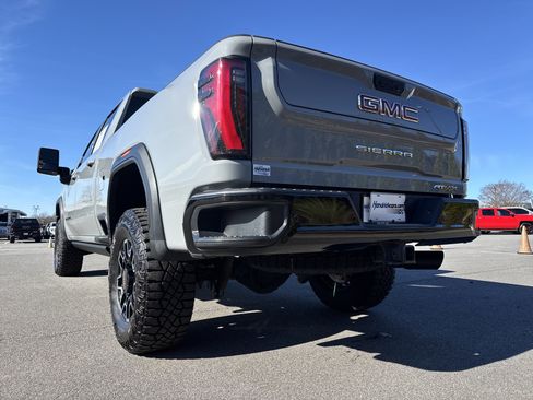 Used 2024 GMC Sierra 2500 AT4X image 8