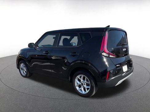 Used 2025 Kia Soul LX w/ LX Technology Package FWD image 10