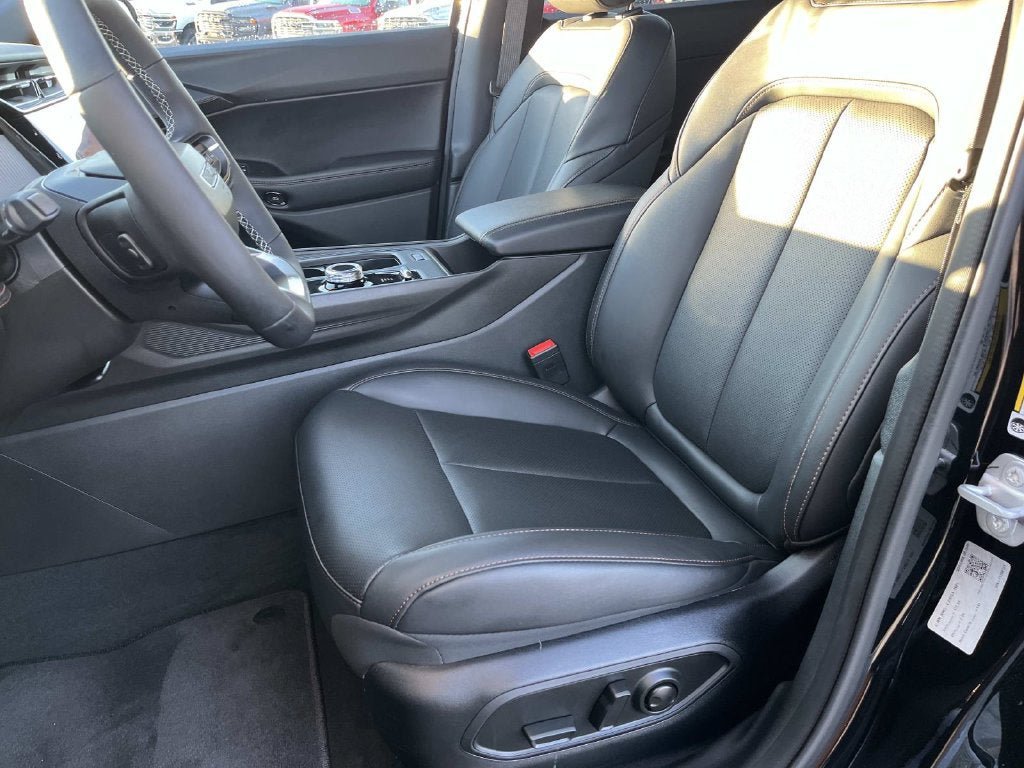 Used 2026 Jeep Cherokee Limited AWD/4WD image 28
