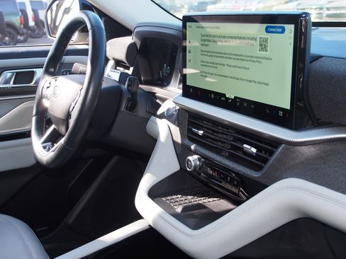 Used 2025 Ford Explorer Platinum w/ Ultimate Package image 10