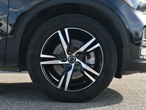 Used 2025 Volvo XC40 B5 Core image 22