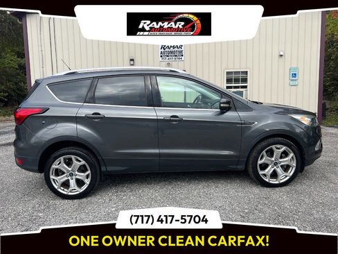 Used 2019 Ford Escape Titanium image 2