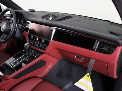 New 2026 Porsche Macan AWD/4WD image 15