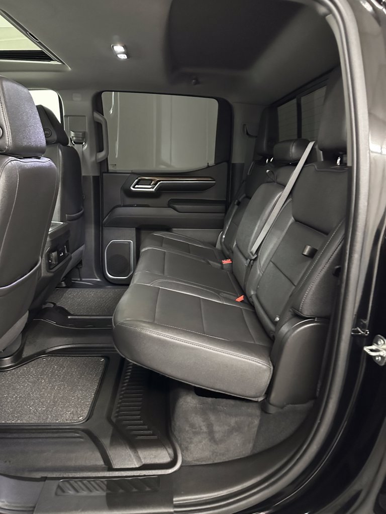 Used 2023 Chevrolet Silverado 1500 RST w/ Redline Edition AWD/4WD image 30