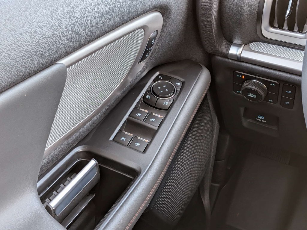 Used 2025 Ford Expedition Active AWD/4WD image 29