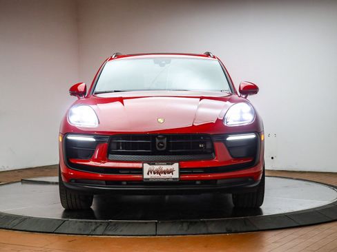 Certified 2025 Porsche Macan image 13