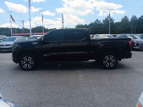 Used 2022 GMC Sierra 1500 AT4 w/ AT4 Preferred Package AWD/4WD image 3