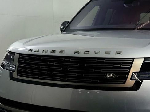 Used 2023 Land Rover Range Rover SE image 12