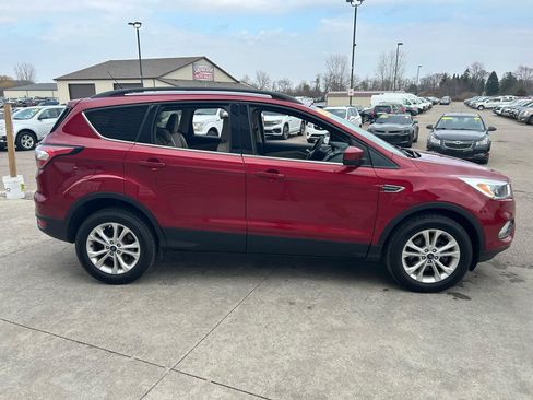 Used 2018 Ford Escape SE image 4
