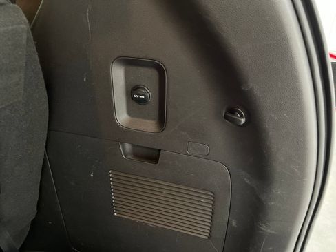 Used 2025 Kia Carnival FWD image 29