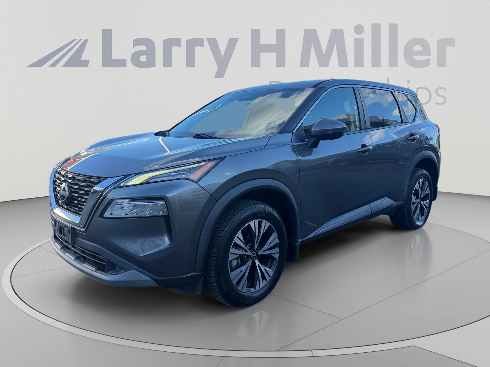 Used 2022 Nissan Rogue SV FWD image 1