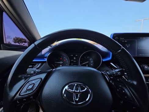 Used 2021 Toyota C-HR XLE FWD image 25