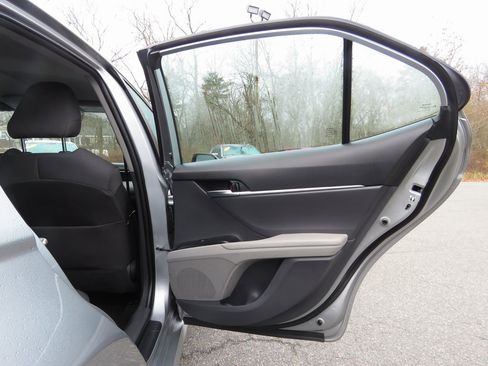 Used 2019 Toyota Camry LE image 16