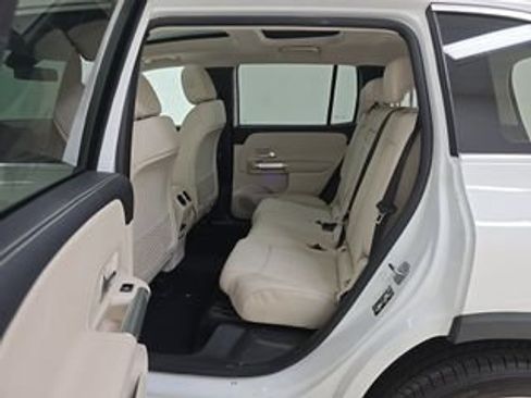 Used 2023 Mercedes-Benz GLB 250 4MATIC w/ Premium Package image 6
