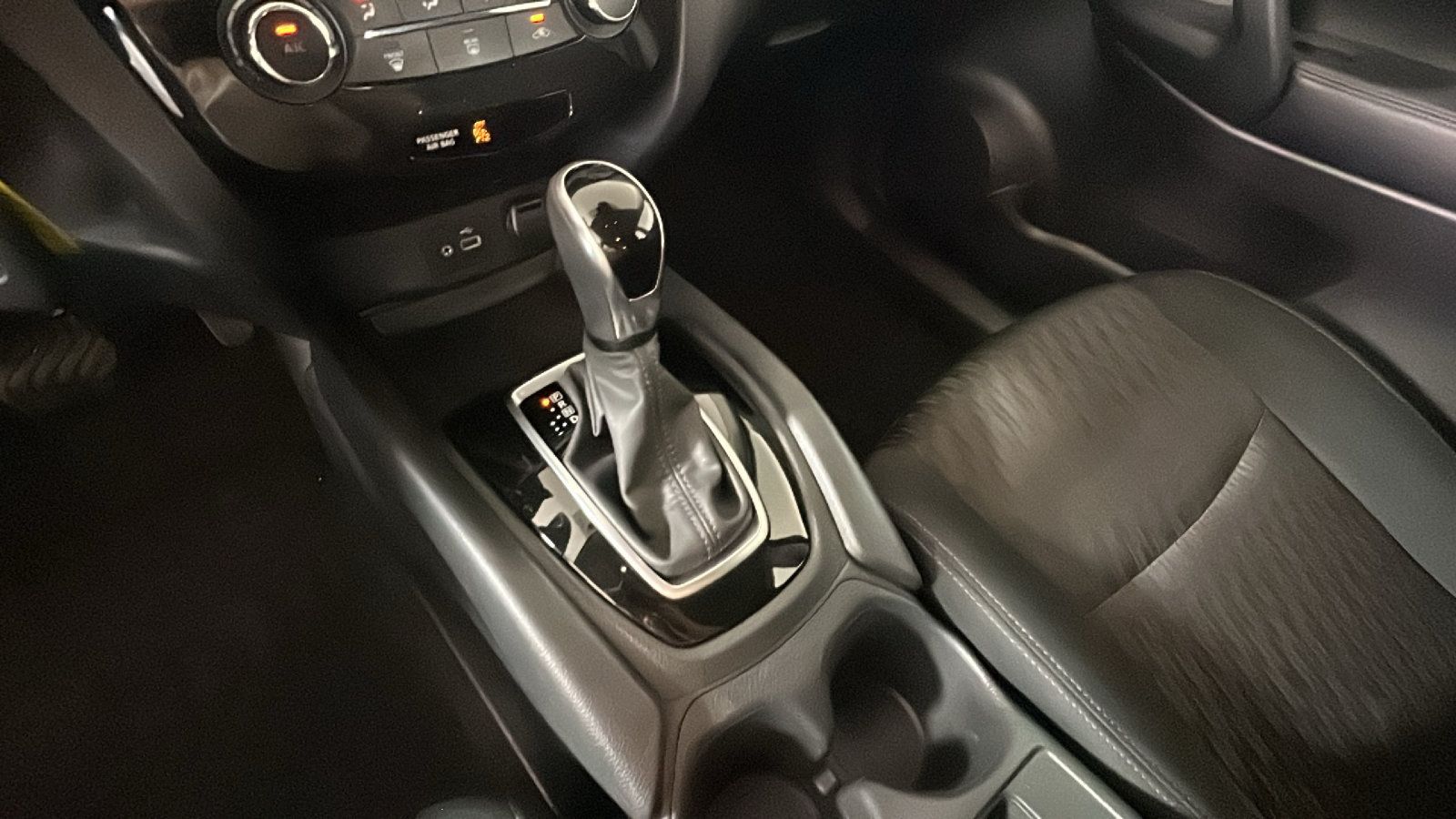 Used 2020 Nissan Rogue S FWD image 24
