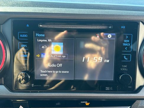 Used 2017 Toyota Tacoma TRD Sport w/ Tow Package (A/T) image 15