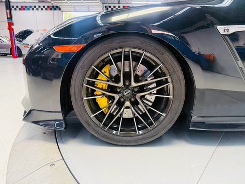 Used 2018 Nissan GT-R Premium AWD/4WD image 31