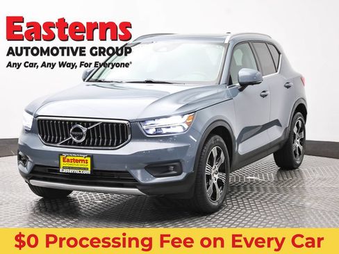 Used 2021 Volvo XC40 T4 Inscription FWD image 1
