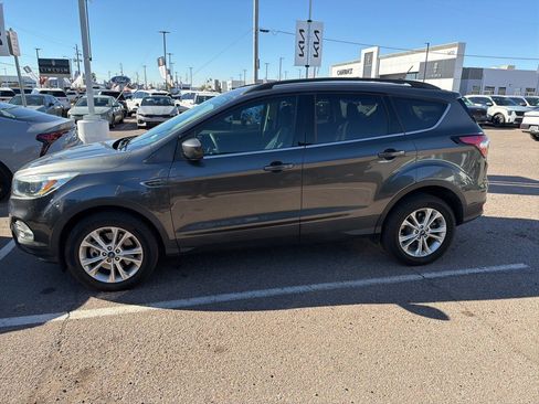 Used 2018 Ford Escape SE w/ SE Sync 3 Package image 9