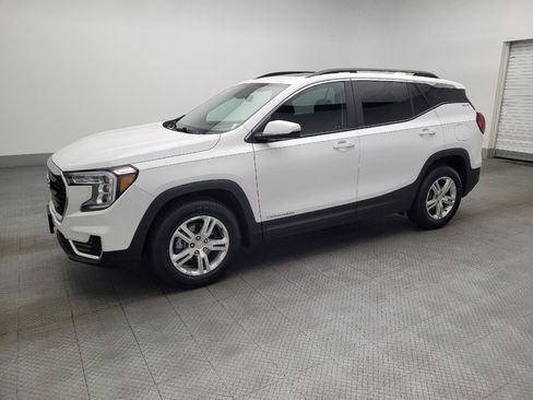 Used 2022 GMC Terrain SLE w/ Driver Convenience Package image 2