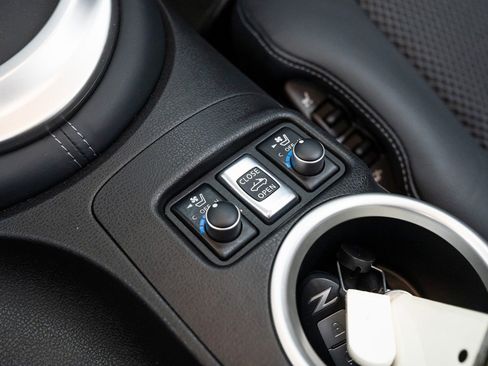 Used 2011 Nissan 370Z Touring image 14