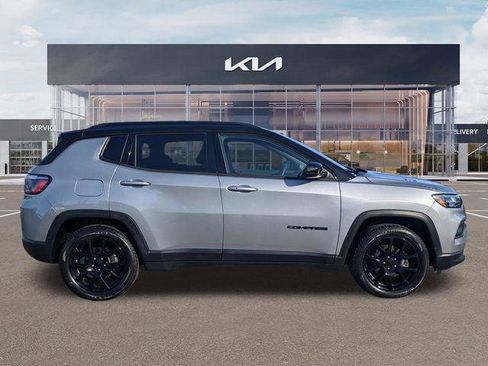 Certified 2022 Jeep Compass Latitude FWD image 4