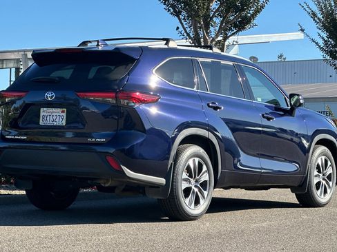 Used 2021 Toyota Highlander XLE image 4