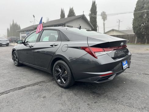 Used 2021 Hyundai Elantra SEL image 5