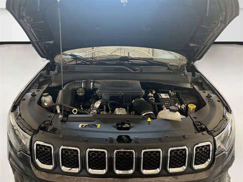 Used 2023 Jeep Compass Latitude image 28