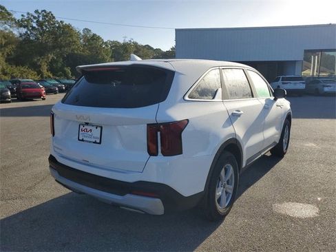 New 2025 Kia Sorento LX image 2