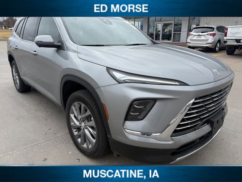 Used 2025 Buick Enclave Preferred image 1