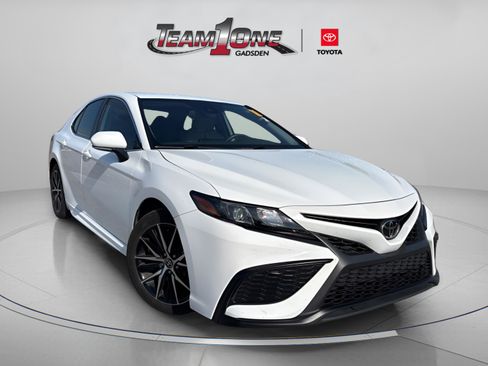 Certified 2024 Toyota Camry SE image 1
