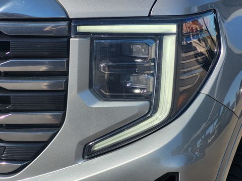 Used 2023 GMC Sierra 1500 AT4 w/ Technology Package AWD/4WD image 8