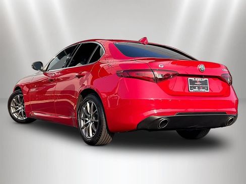 Used 2017 Alfa Romeo Giulia AWD image 4