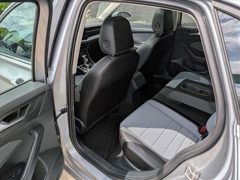 Certified 2025 Volkswagen Jetta SE w/ Sunroof Package FWD image 19