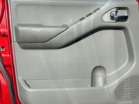 Used 2012 Nissan Frontier SV w/ SV Premium Utility Pkg AWD/4WD image 19
