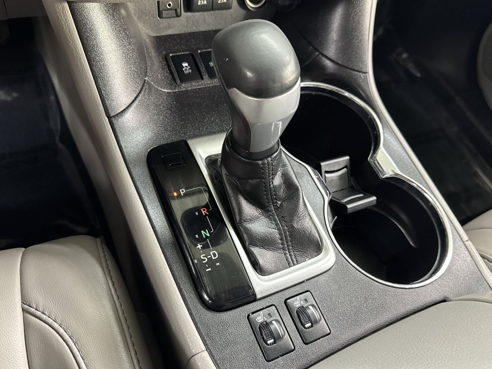 Used 2018 Toyota Highlander XLE AWD/4WD image 34