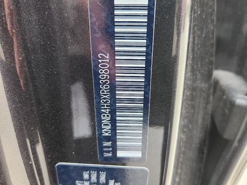 Used 2024 Kia Carnival LX image 29