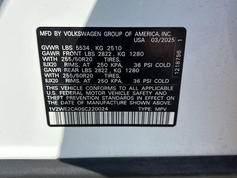 Used 2025 Volkswagen Atlas Cross Sport SE FWD image 3
